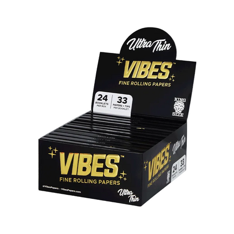 Boîte présentoir de carnets de feuilles à rouler VIBES King Size Slim Ultra Thin avec filtres en carton, vue de dessus en trois quarts.
